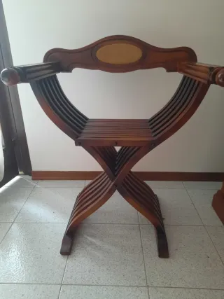 Sedia in legno design curvo