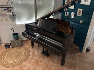 Piano de cola BLÜTHNER negro