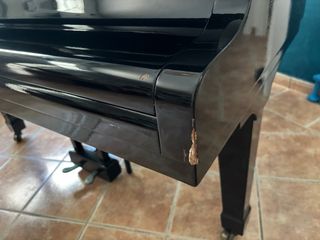 Piano de cola BLÜTHNER negro