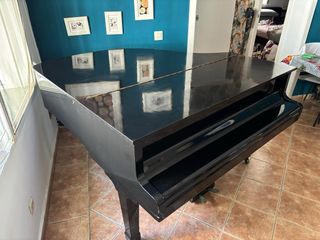 Piano de cola BLÜTHNER negro
