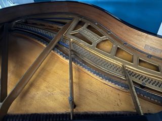 Piano de cola BLÜTHNER negro