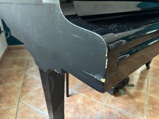 Piano de cola BLÜTHNER negro