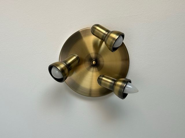 Aplique de luz dorado metal