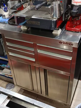 Mueble cafetero marca Infrico