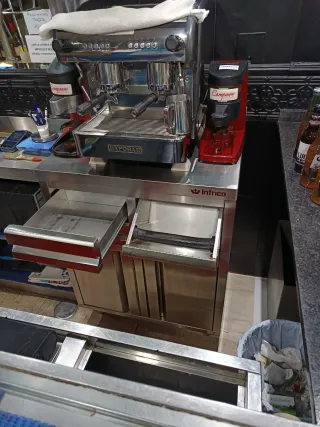 Mueble cafetero marca Infrico