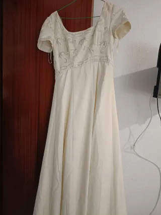 Vestido de novia marfil bordado con cola + funda