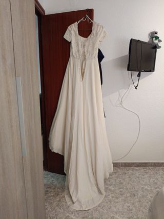 Vestido de novia marfil bordado con cola + funda