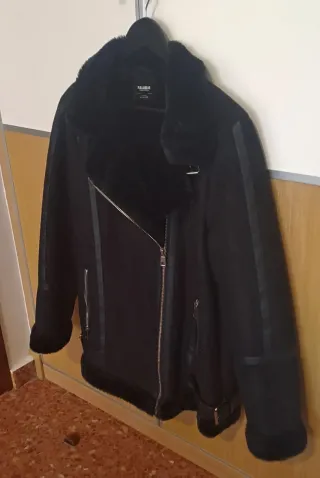 Abrigo negro Pull&Bear pelo interior