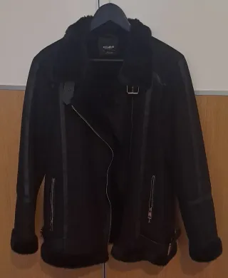 Abrigo negro Pull&Bear pelo interior