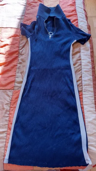 Vestido azul de canalé con cremallera