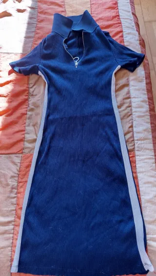 Vestido azul de canalé con cremallera