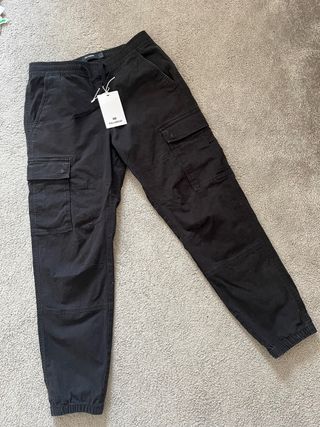 Pantalones Cargo Pull and Bear Negros