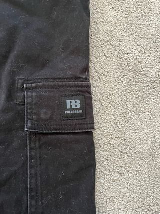 Pantalones Cargo Pull and Bear Negros