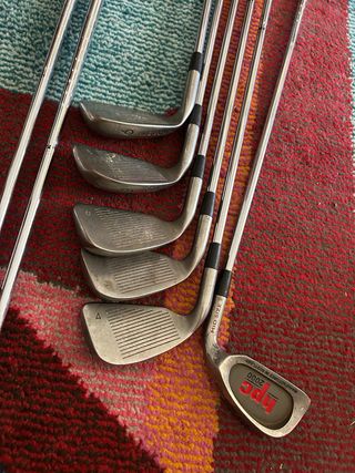 Conjunto de Golf com Saco Vermelho howson