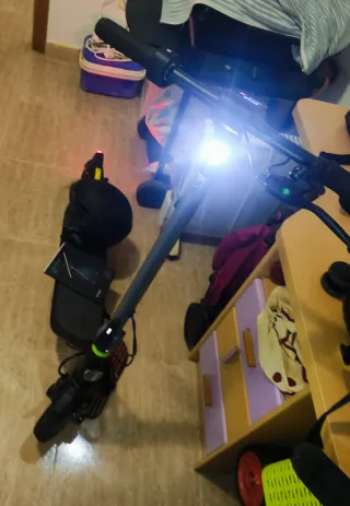 Patinete Eléctrico con Luz Frontal