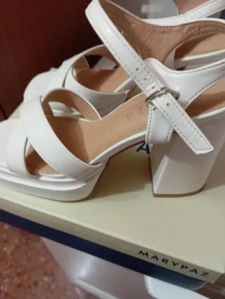 Zapatos tacón cuadrado blancos talla 39