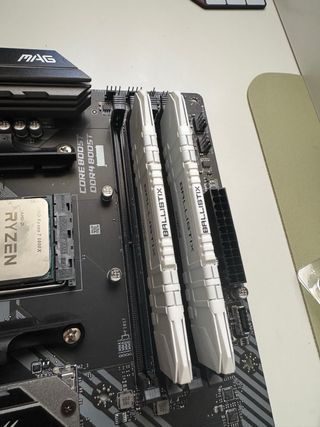 AMD Ryzen 7 5800X + MSI B550 MAG Tomahawk + 32GB 