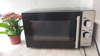 Microondas Lazer Negro y Plateado