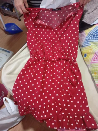 Vestido SHEIN rojo lunares