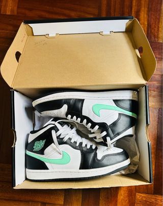 Zapatillas Jordan Negras, Blancas y Teal