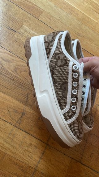 Zapatillas Gucci Beige/Marrón viene con cordones