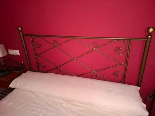 Cama completa con canapé, cabecero y mesillas