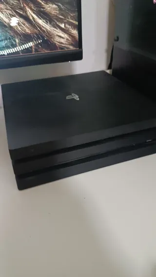 Pack Gaming PS4 Pro 1TB + Accesorios