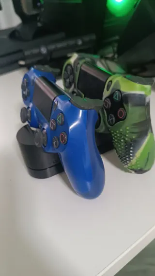 Pack Gaming PS4 Pro 1TB + Accesorios