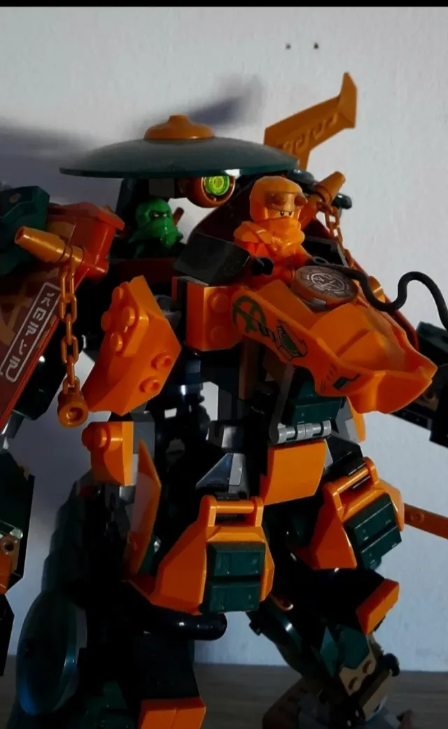 LEGO Ninjago Meca Lloyd y Arin