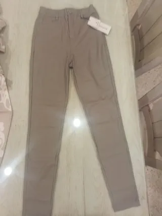 Pantalón gris de cuero