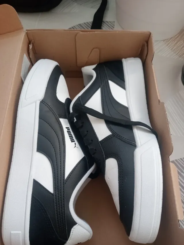 Zapatillas Puma Negras y Blancas