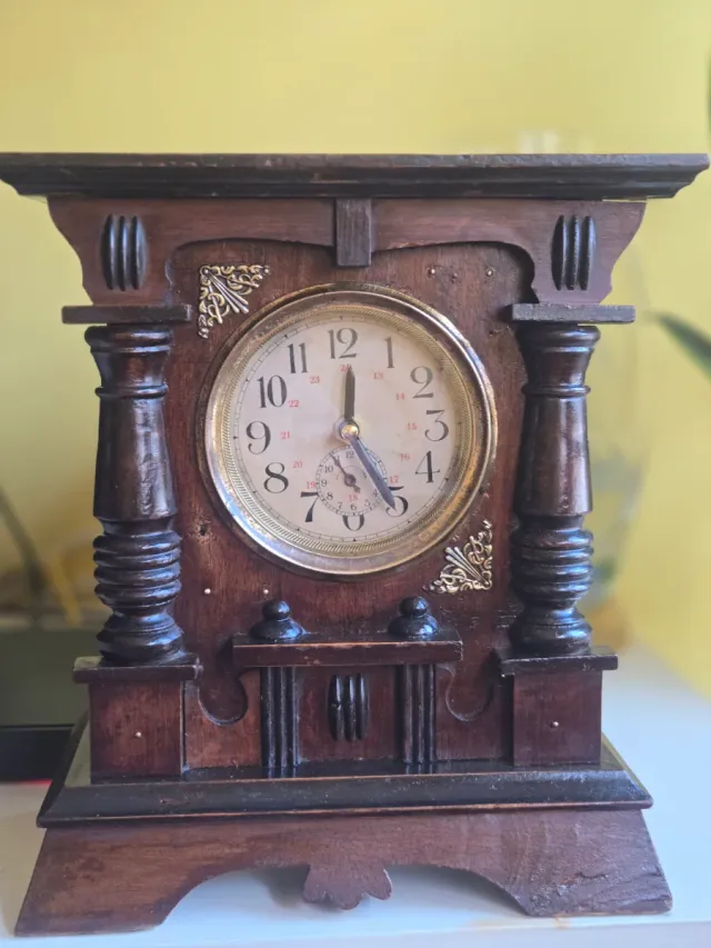 Reloj de sobremesa de madera sigloxx