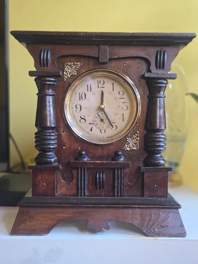 Reloj de sobremesa de madera sigloxx