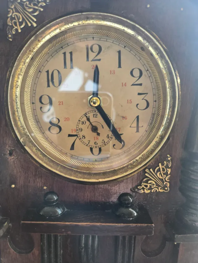 Reloj de sobremesa de madera sigloxx