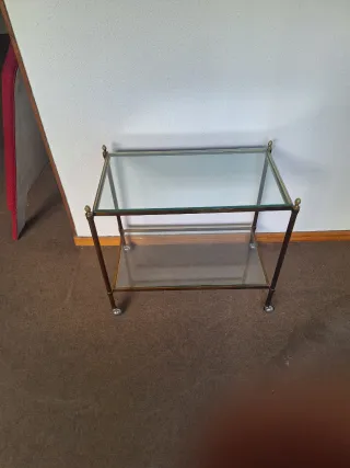 Mesa auxiliar cristal y metal dorado,cristal doble