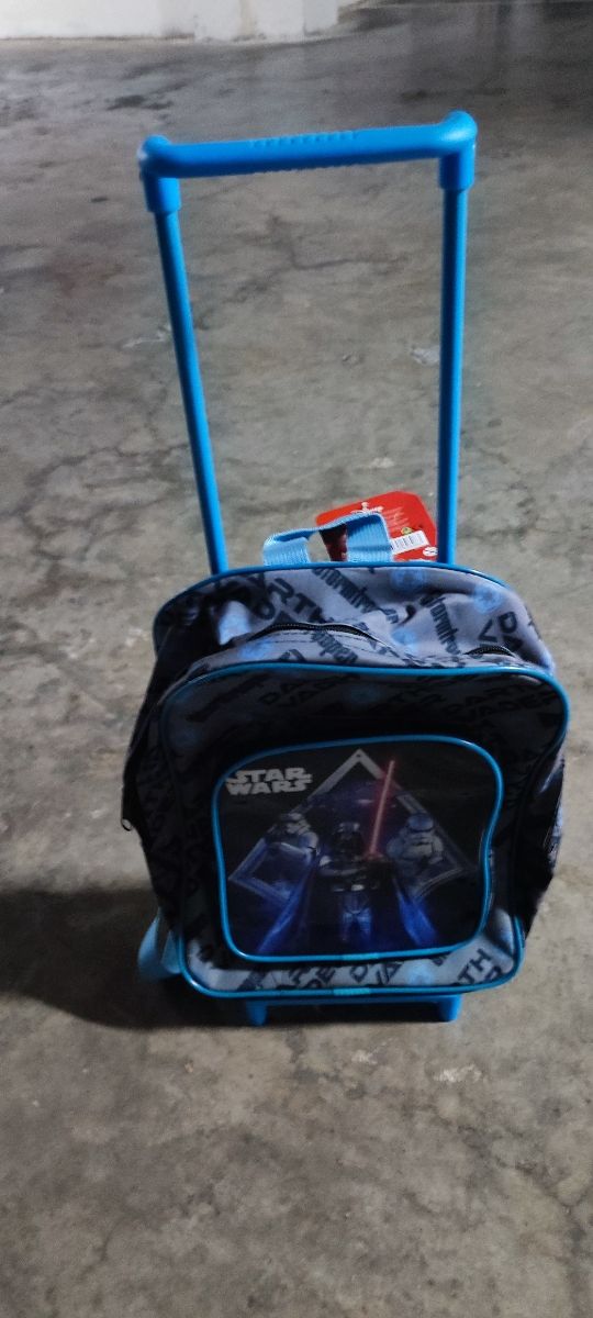 Mochila infantil con ruedas.