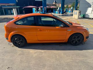 Ford Focus 2.5 ST Racing Orange