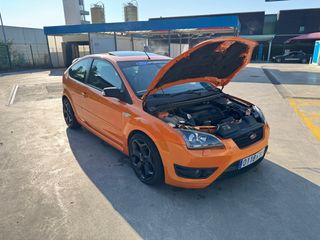 Ford Focus 2.5 ST Racing Orange