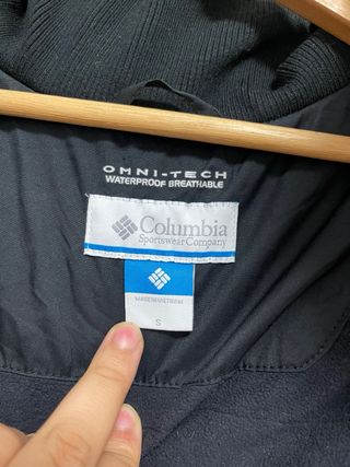 Chaqueta Columbia Negra con Capucha