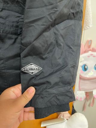 Chaqueta Columbia Negra con Capucha