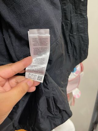 Chaqueta Columbia Negra con Capucha