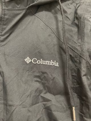 Chaqueta Columbia Negra con Capucha