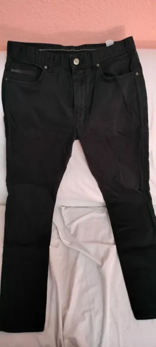 Pantalón vaquero negro
