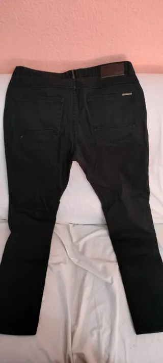 Pantalón vaquero negro
