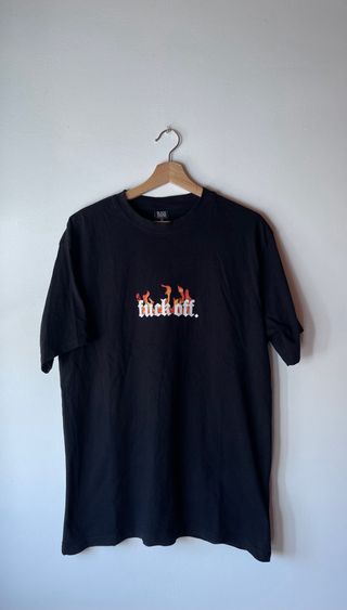 Camiseta Fuck Off con llamas