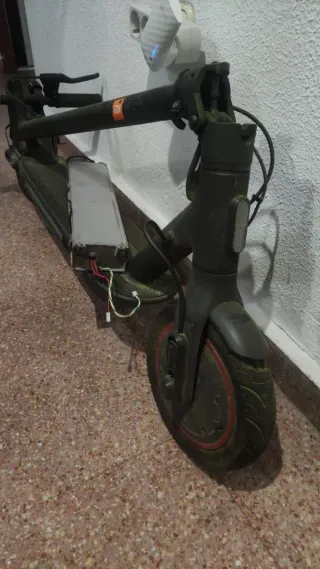 Carcasa Patinete Xiaomi con Ruedas y Mástil. 