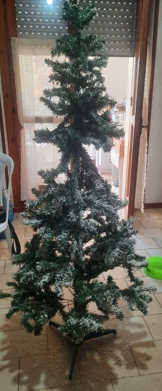 Albero di Natale artificiale innevato