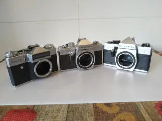 Confezione da 3 fotocamere Zenit E e Praktica