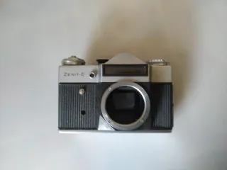 Confezione da 3 fotocamere Zenit E e Praktica
