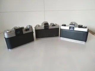 Confezione da 3 fotocamere Zenit E e Praktica